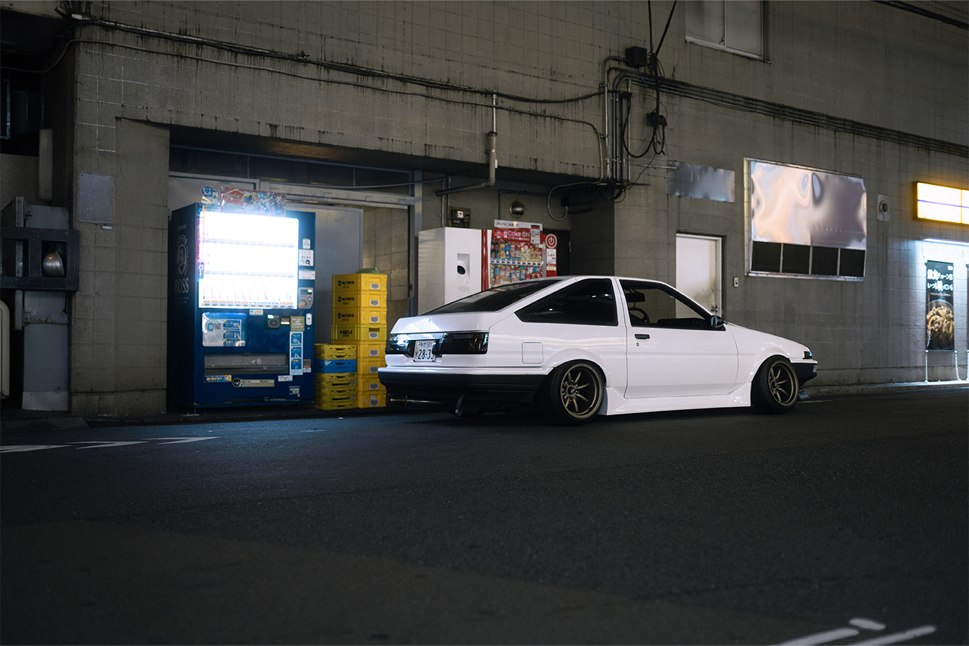 AE86 in Downtown Tokyo