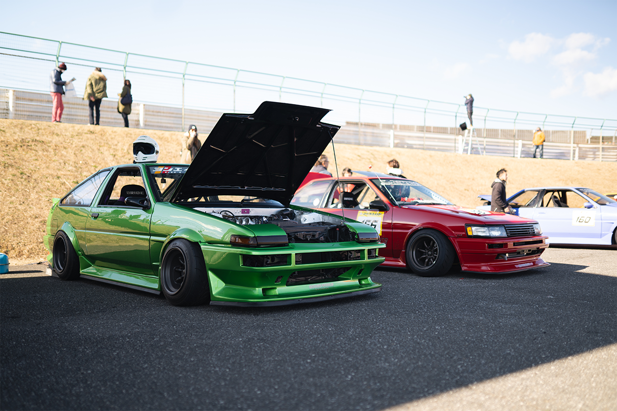 Christmas Hachi's - Levin and Trueno in the Pits at Tsukuba Circuit | Japan