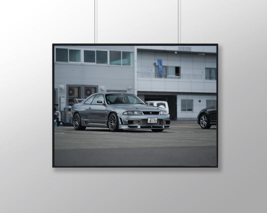 R33 GTR in Fuji Speedway Pits